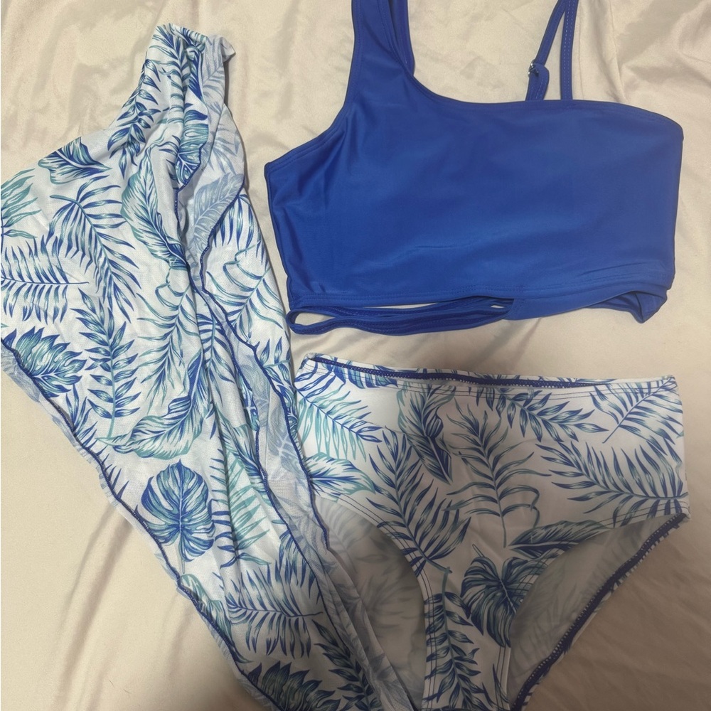 NWOT Blue and Leaf Print Bikini Set